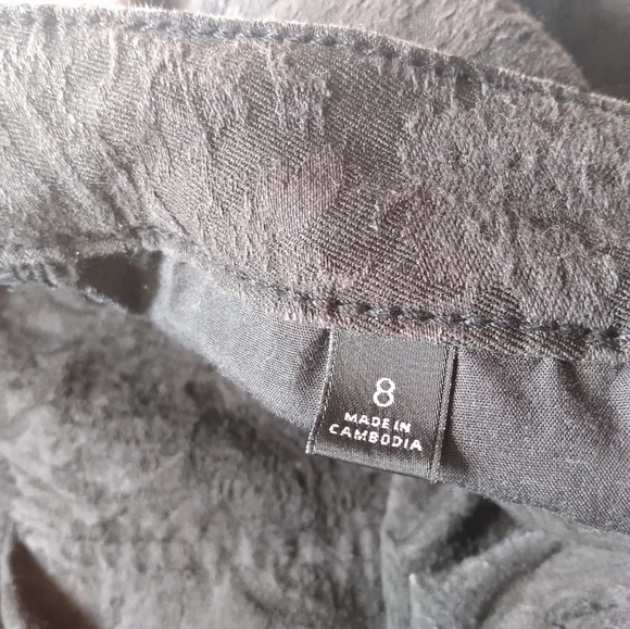 NWOT Simply Vera by Vera Wang woman's size 8 black floral pattern denim capris - Picture 7 of 7